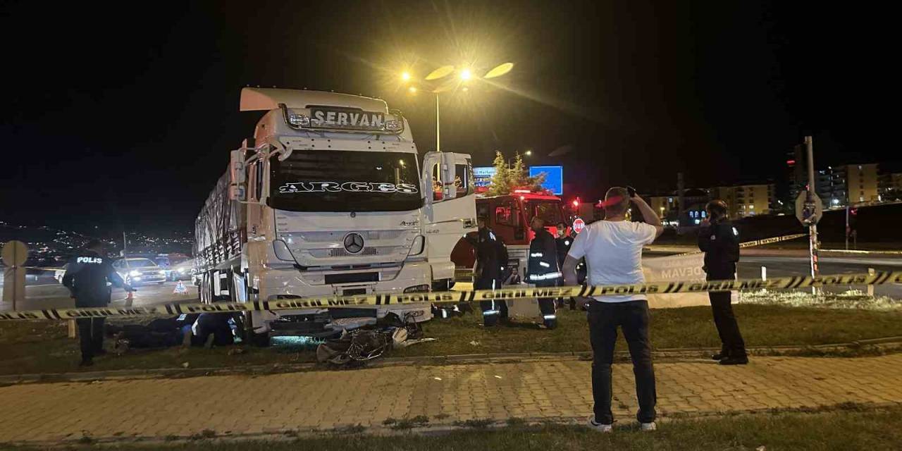 Tırın Altında Kalan Motosiklet Sürücüsü Hayatını Kaybetti