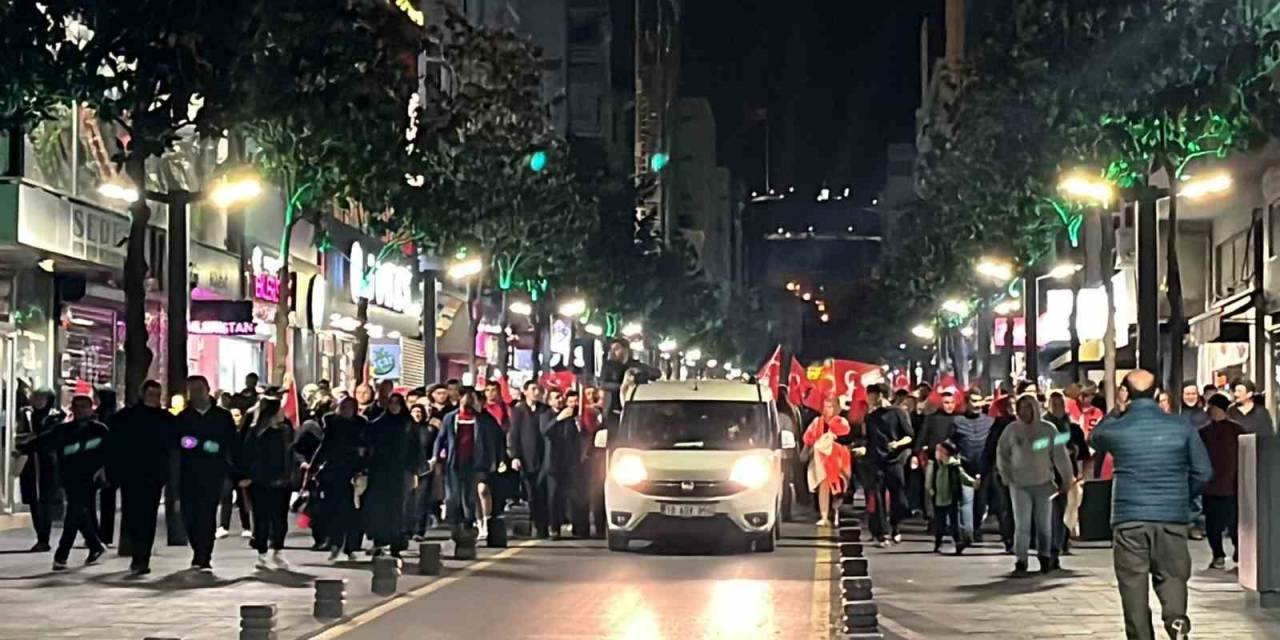 Ak Parti’den Balıkesir’de Sevgi Yürüyüşü