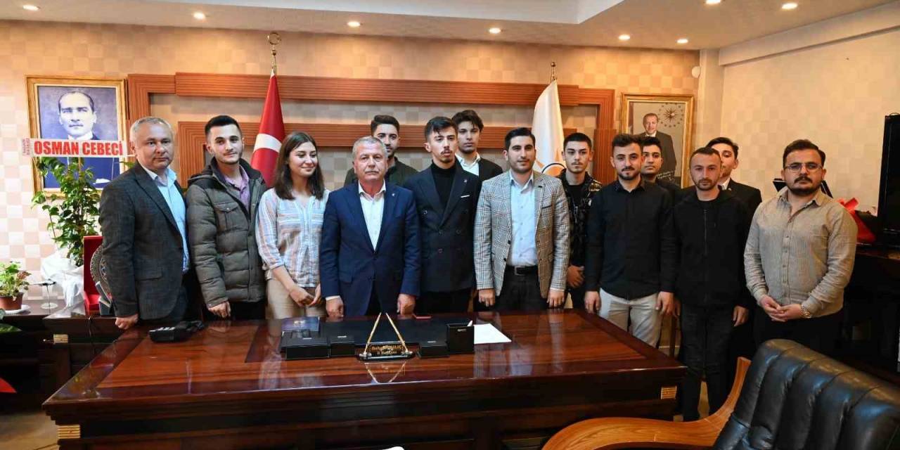 Memleket Partisi’nde İstifa Depremi: Gençlik Kolları Başkanı Ve Üyeleri Ak Parti’ye Geçti