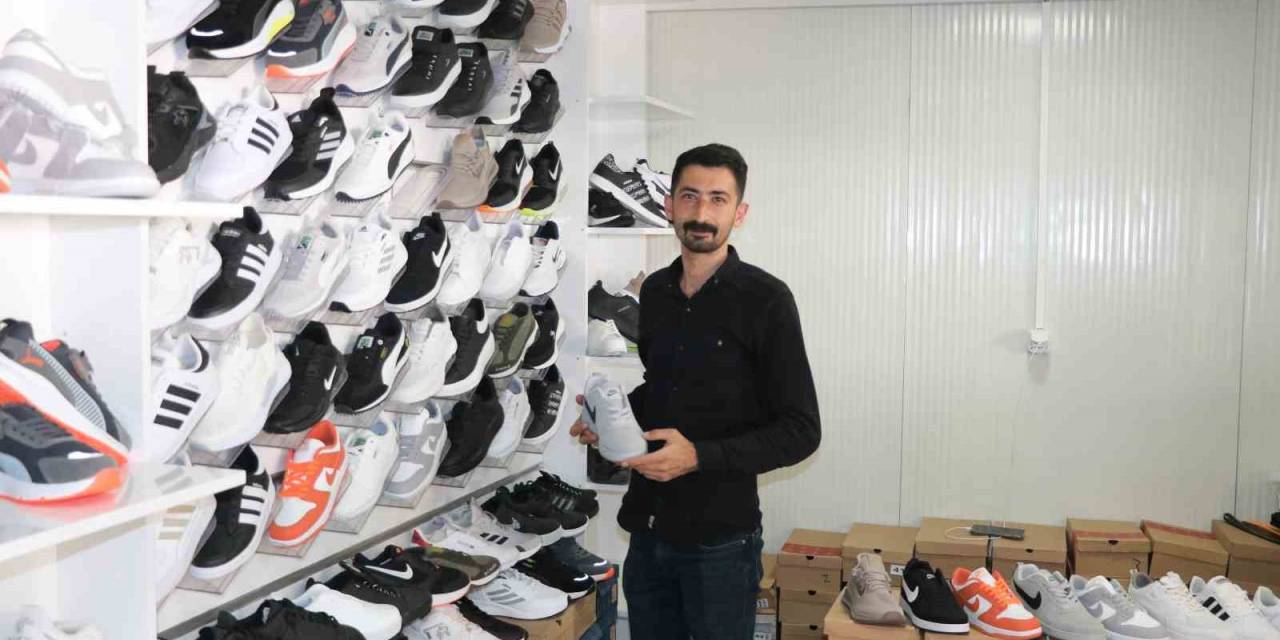 Ayakkabıcı Esnafı Konteyner Çarşıda  Mesaiye Başladı