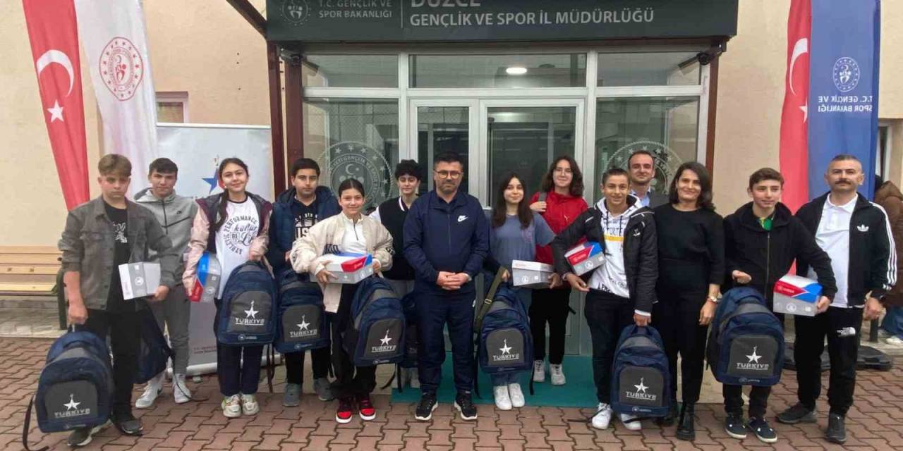 Yetenekli Sporculara Malzeme Yardımı Yapıldı