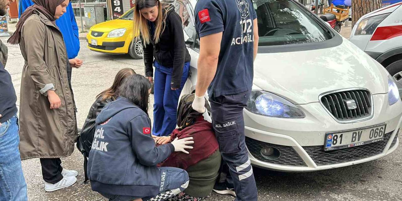 Otomobilin Çarptığı Yayaya İlk Müdahale Olay Yerinden Geçen Hemşirelerden