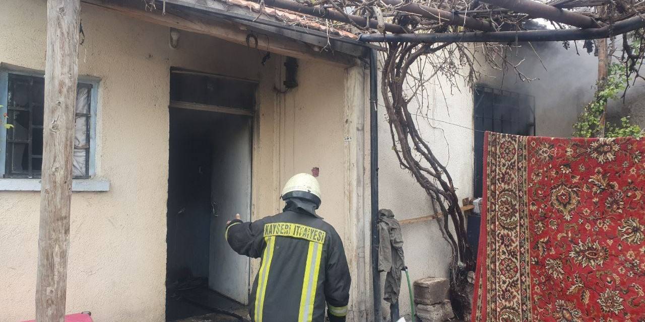 Müstakil Ev, Çıkan Yangında Kullanılamaz Hale Geldi