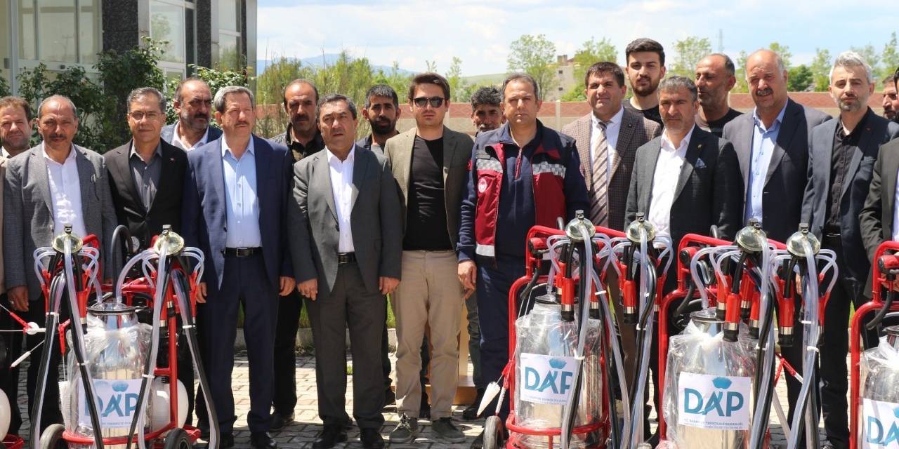 Elazığ’da Üreticilere Süt Sağım Makinası Desteği
