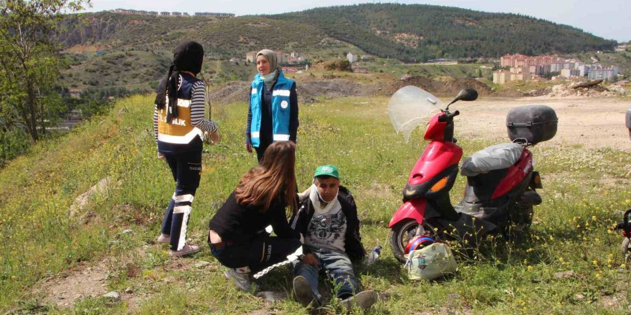 Seyir Halindeki Motosiklet Devrildi, Sürücüsü Yaralandı