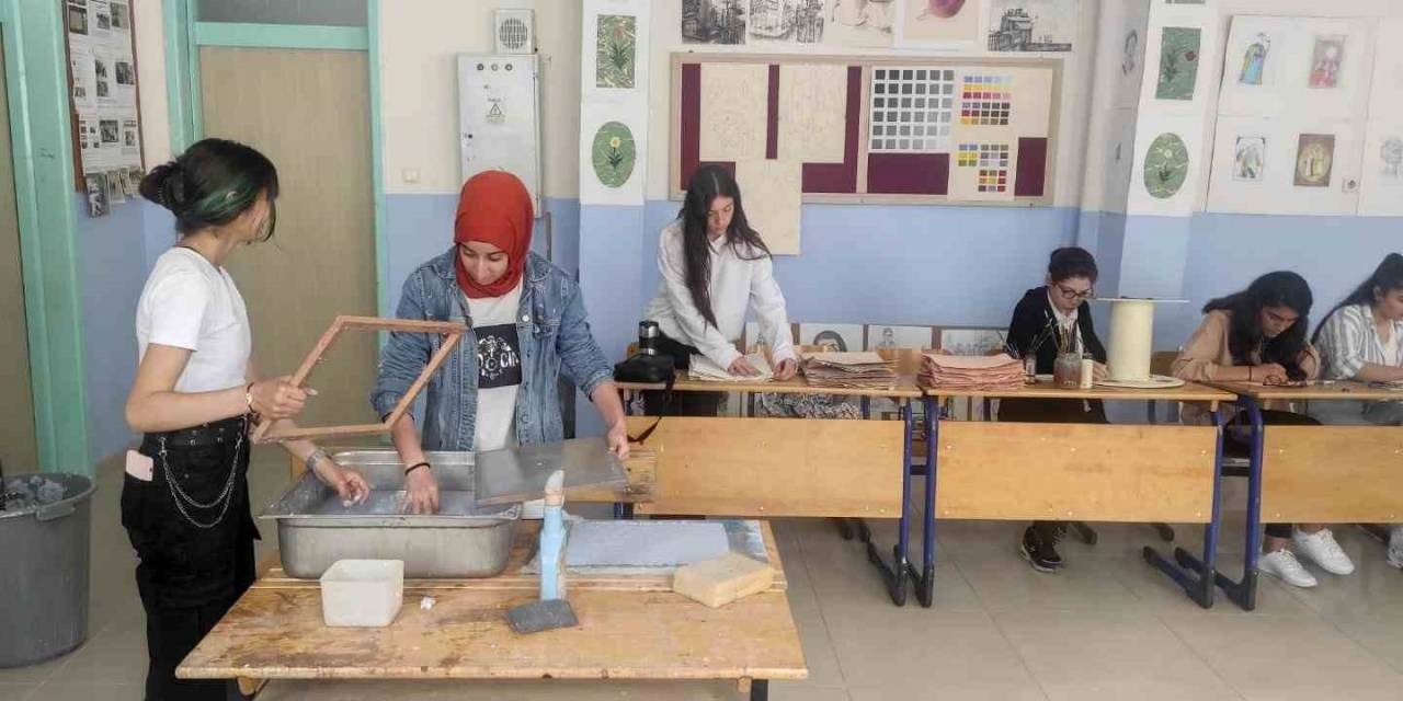 Batman’da Lise Öğrencileri Hayata Geçirilen Proje İle Okullarının Kağıt İhtiyacını Karşılıyor