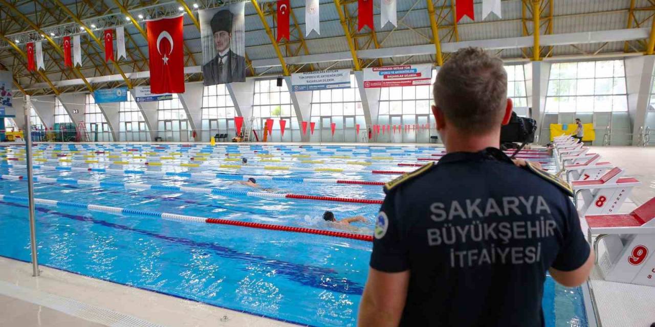 Cankurtaranlar Sudaki Zorlu Parkurlardan Geçerek İlk Sınavını Verdi