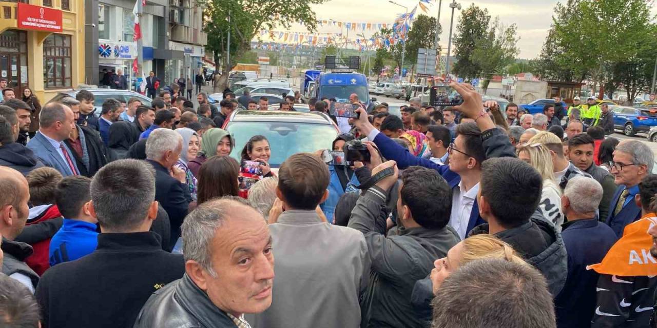 Uzunköprü’de Togg’a Yoğun İlgi: Vatandaşlar Fotoğraf Çekme Yarışına Girdi