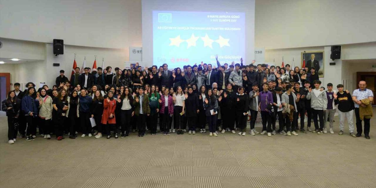 Bursalı Gençler, Avrupa Günü’nde Eğitim İmkânlarını Keşfetti