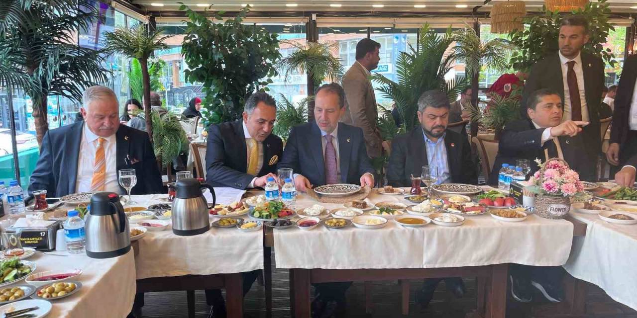 Erbakan “yeniden Milli Görüş, Yeniden Refah Partisi” Diyerek Vatandaşın Desteğini İstedi