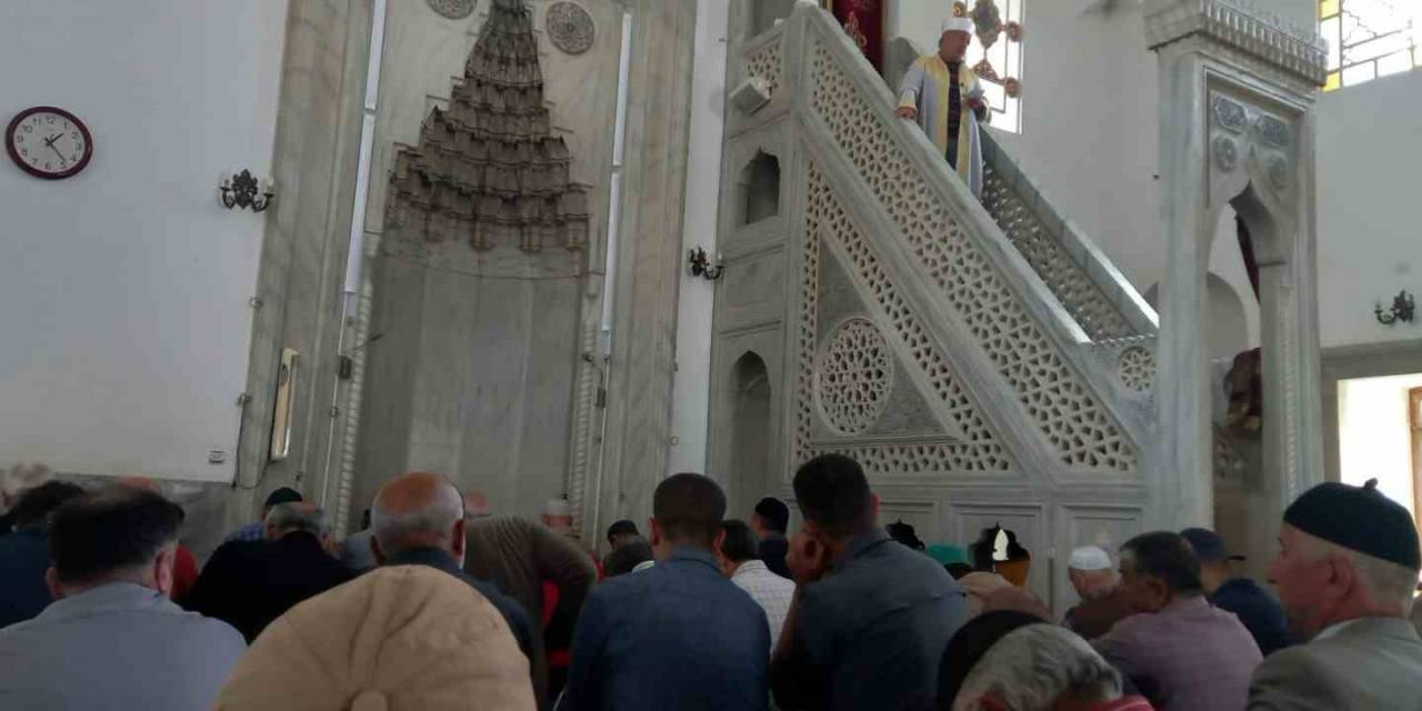 Cuma Hutbesinde, Aile Yapısını Tehdit Eden Unsurlara Dikkat Çekildi