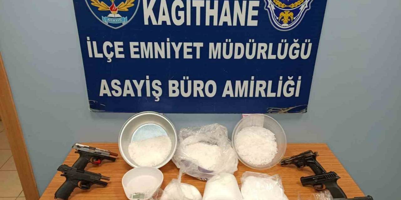 Kağıthane’de Uyuşturucu Satan İki Şüpheli Yakalandı
