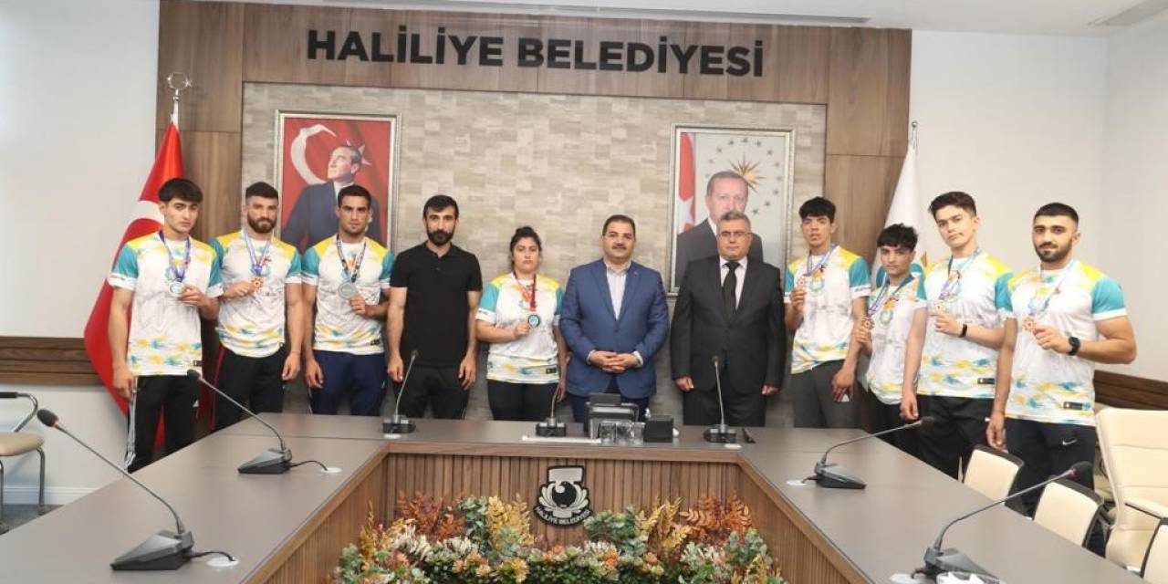 Canpolat Şampiyon Sporcuları Ödüllendirdi