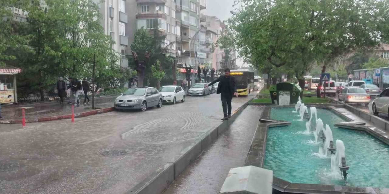 Afyonkarahisar’da Sağanak Hayatı Felç Etti