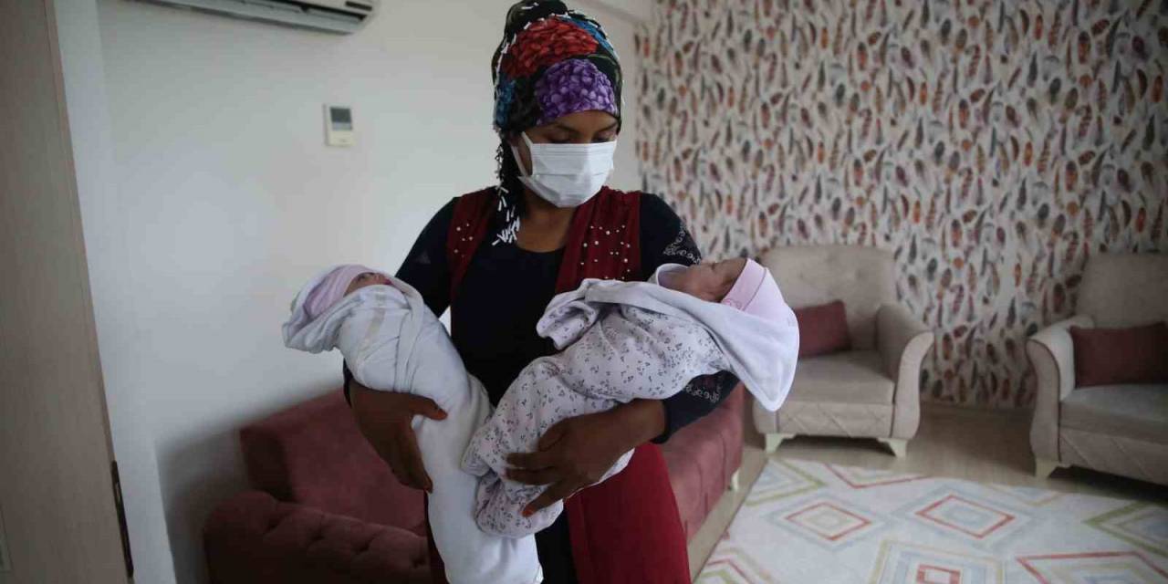Enkaz Altında Dünyaya Gelen İkizler 96 Gün Sonra Ailesine Kavuştu