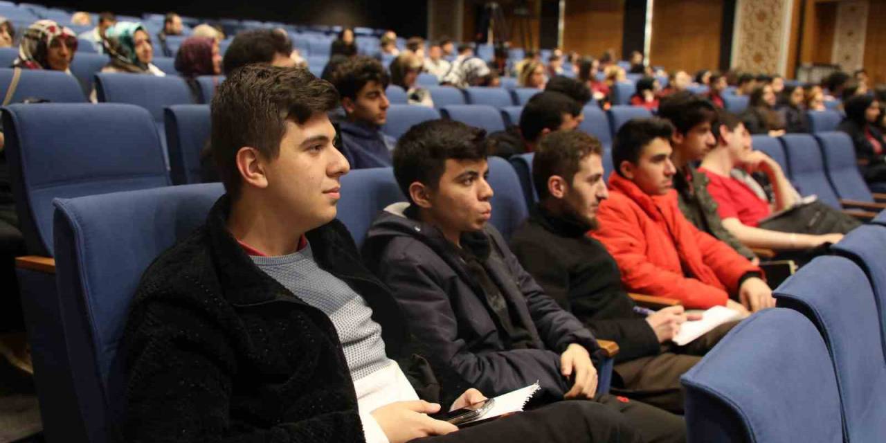 "tarihi Romanlaştıran Yazar" Esenler’de Anıldı
