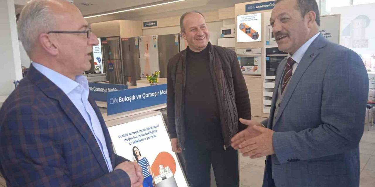 Karataş, Seçim Çalışmalarını Merkezde Sürdürdü