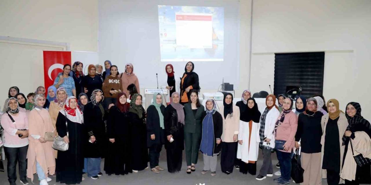 Van Büyükşehir Belediyesi Kursiyerlerin Anneler Günü’nü Kutladı