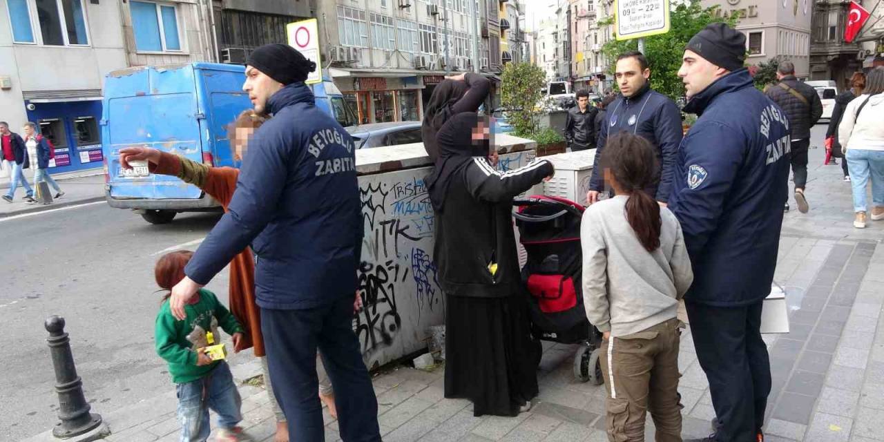 Zabıtadan Kaçan Dilenciler Ağaca Çıkarak Saklandı