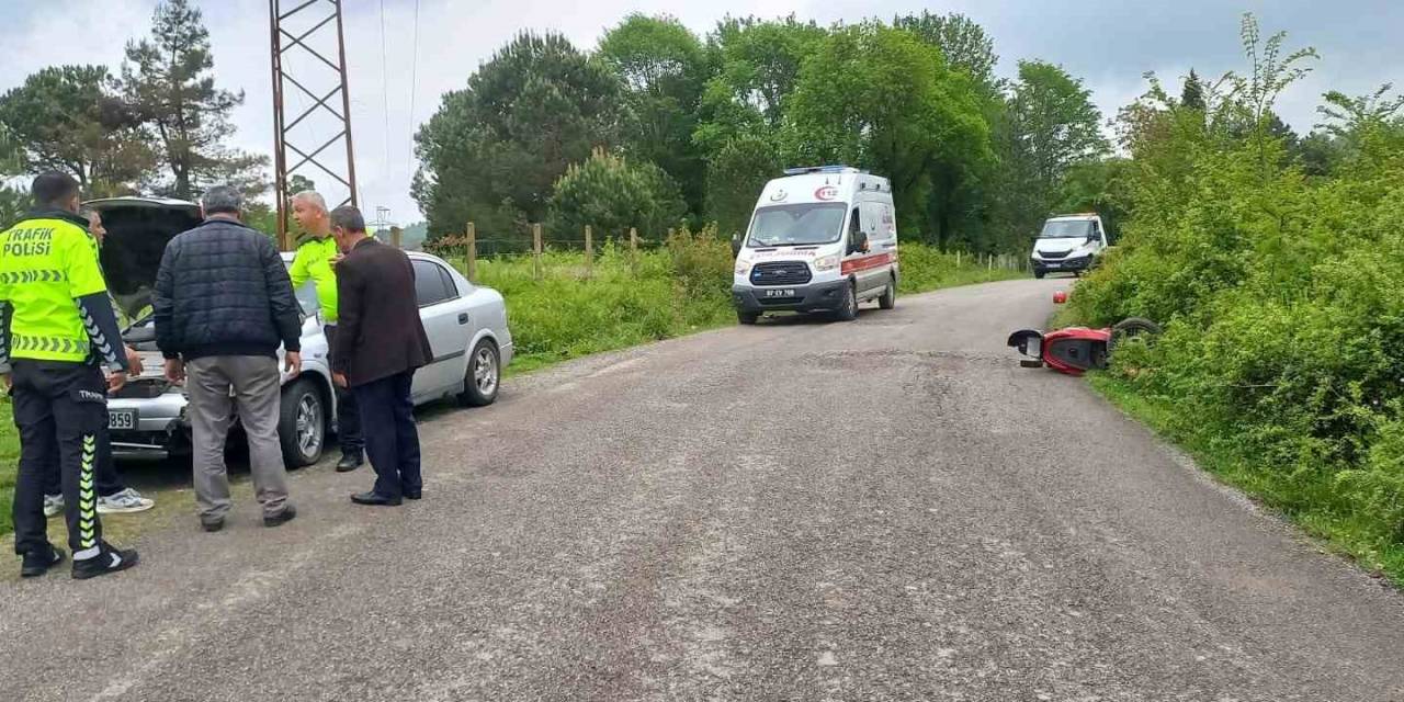 Motosiklet İle Otomobil Kafa Kafaya Çarpıştı