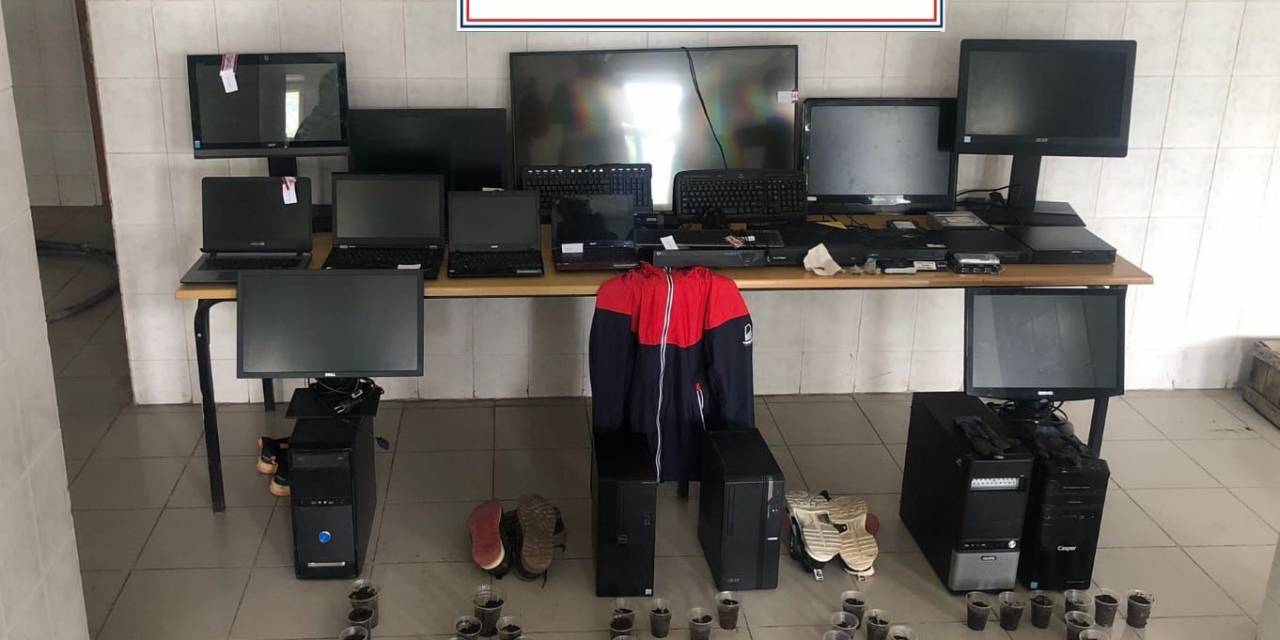 Okullardan Elektronik Eşya Çalan İki Şüpheli Tutuklandı