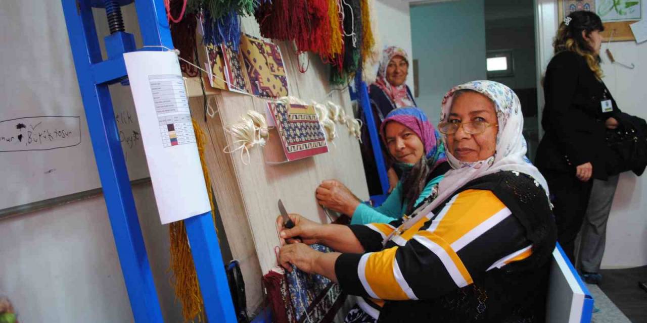 100 Bin Düğüm Atılarak Elle Dokunuyor, 15 Bin Liradan Satılıyor