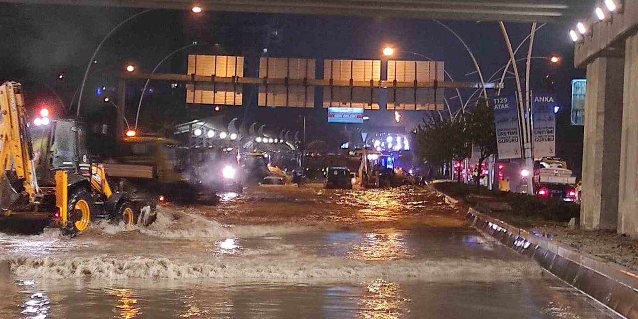 Ankara’da Sağanak Yağış Su Baskınlarına Neden Oldu