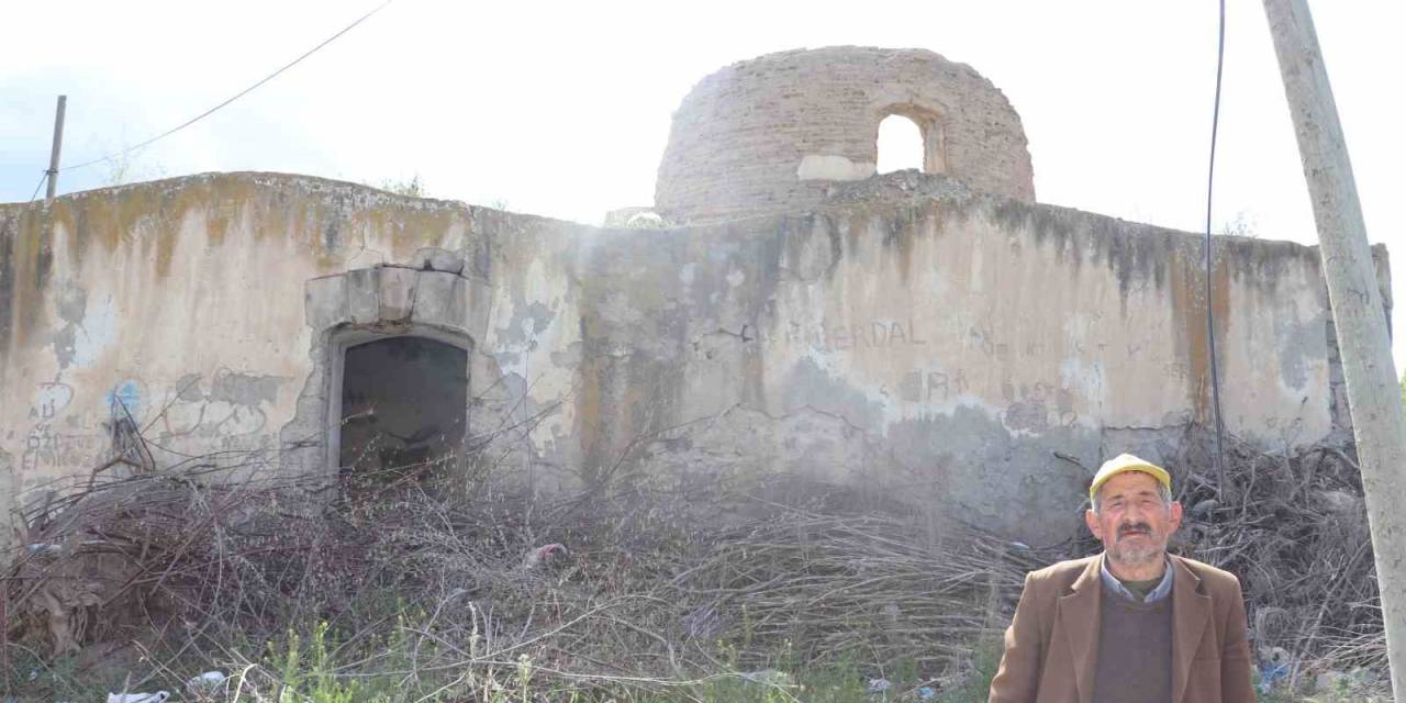 Tarihi “ortaköy Hamamı”nın İçler Acısı Hali Vatandaşları Üzüyor