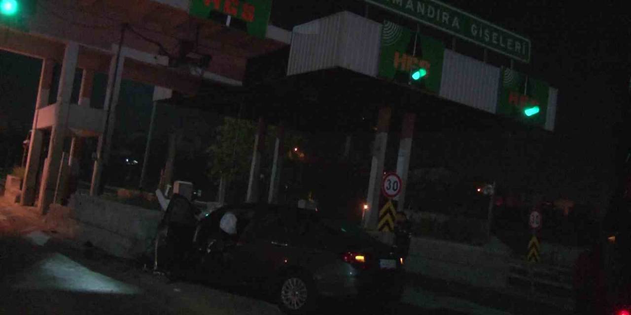 Samandıra Gişelerde Araç Bariyere Çarptı: 1 Yaralı