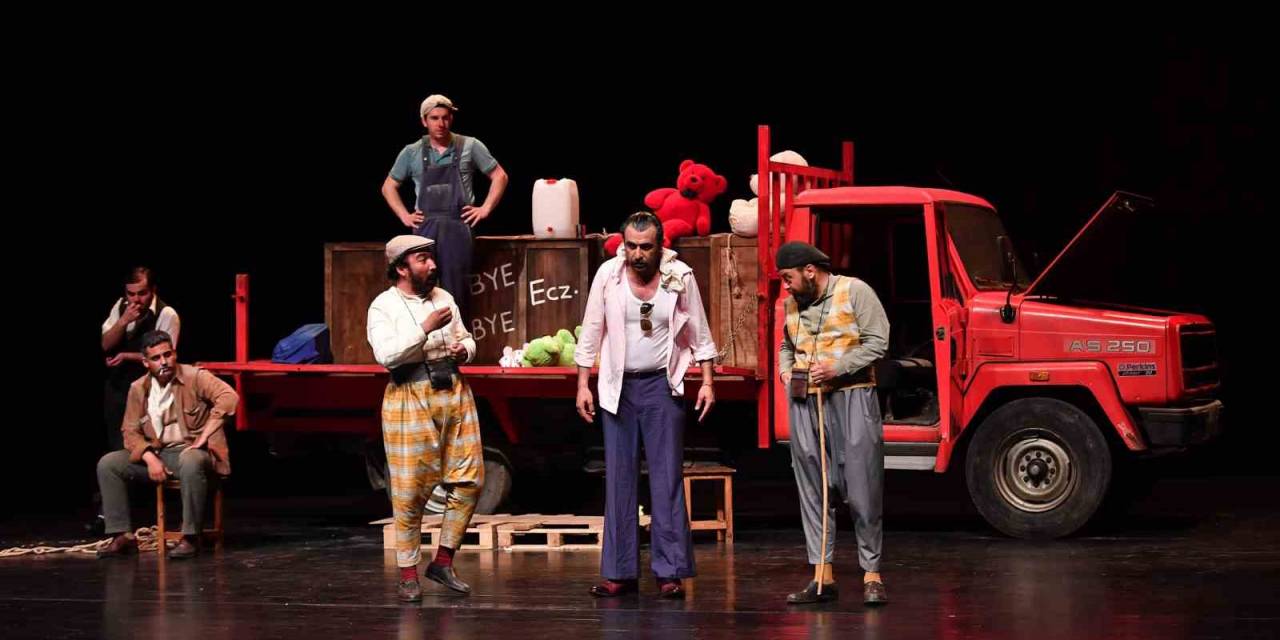 Mersin Şehir Tiyatrosu, Yeni Oyunu ’kamyon’un Prömiyerini Yaptı