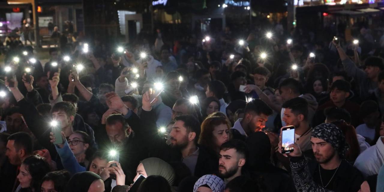 Gençler Bahar Konserinde Coştu