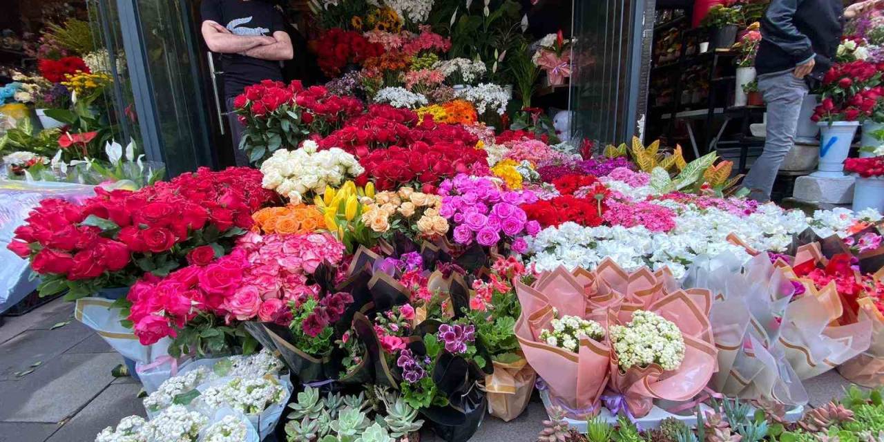 Çiçekçilerde ’anneler Günü’ Mesaisi