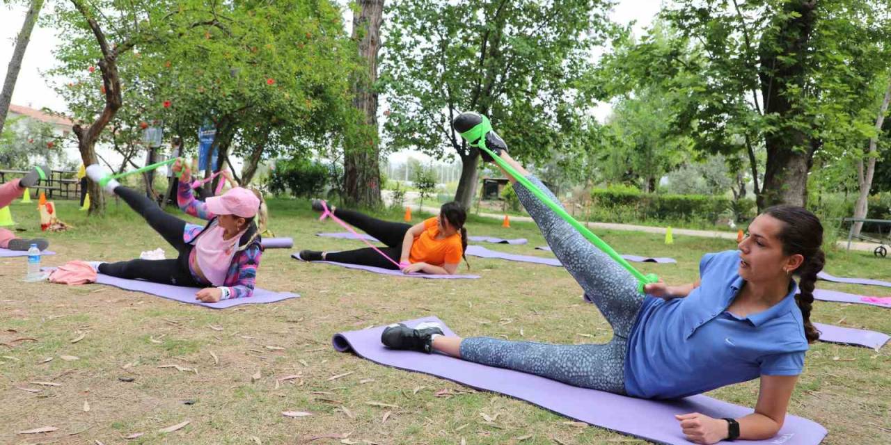 Anne Ve Çocuklar Zeytinpark’ta Spor Yaptı