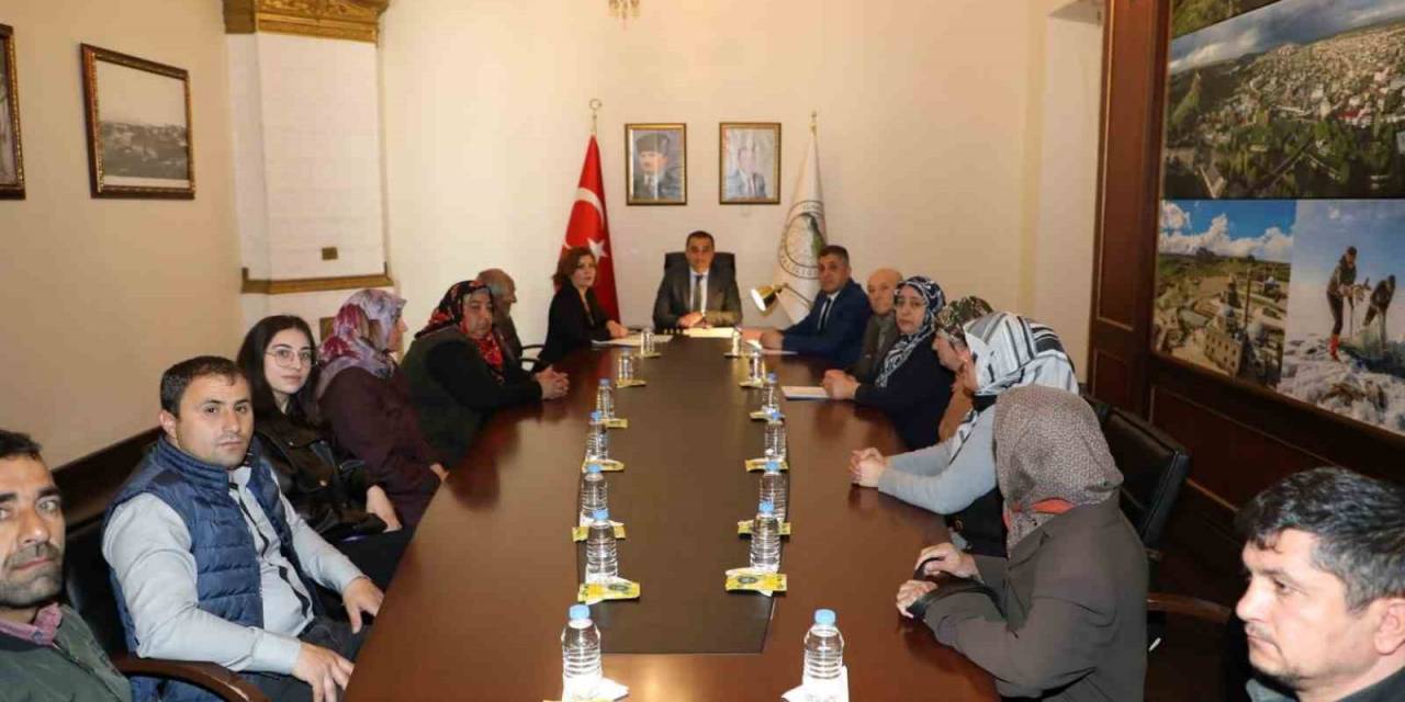 Vali Öksüz, Vatandaşlarla Bir Araya Geldi