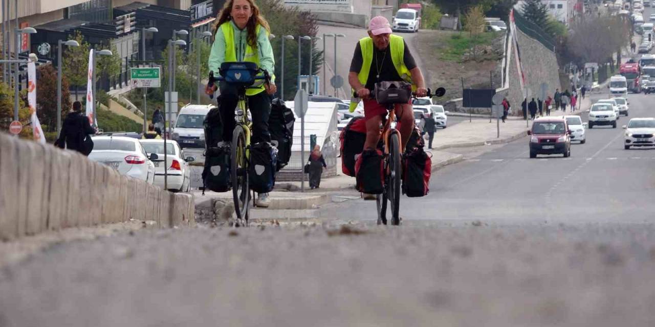 İsviçreli Çift, Çok Özledikleri Torunlarına Kavuşmak İçin Pedal Çeviriyor