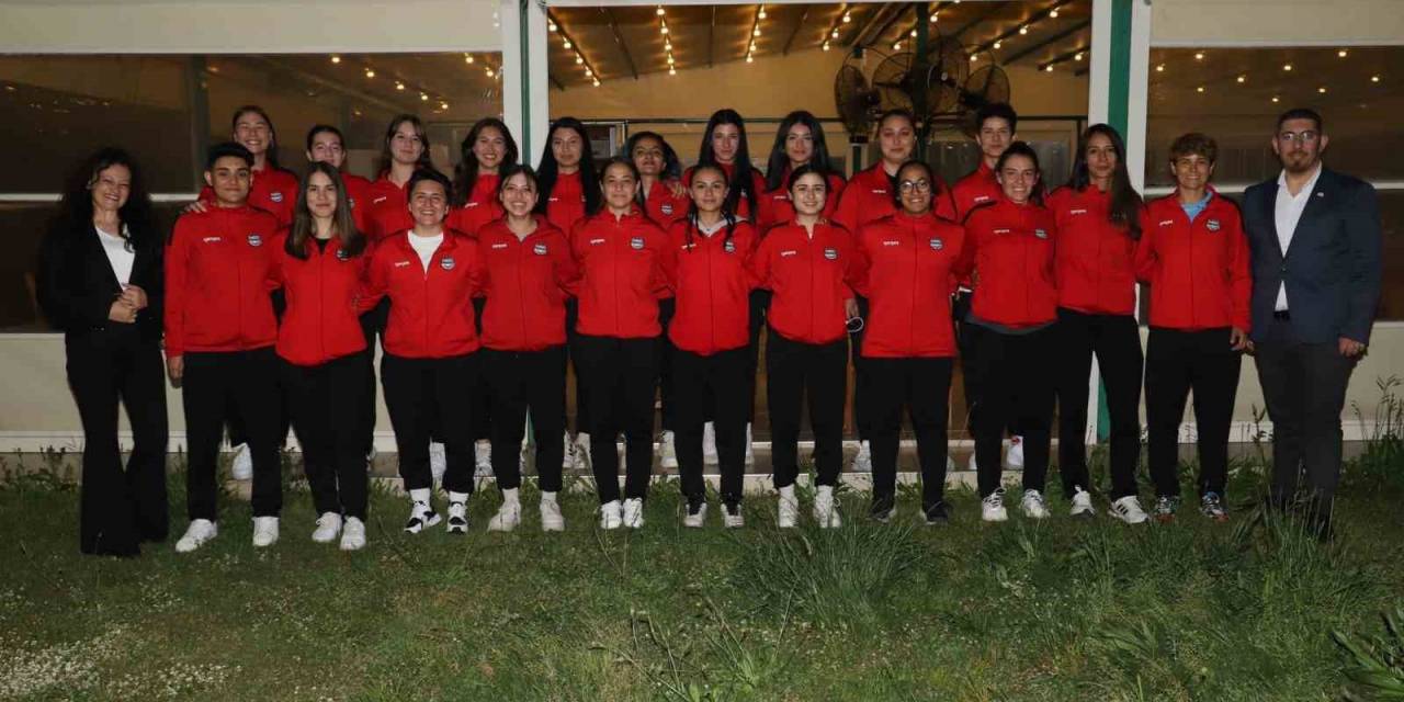 Nazilli Belediyespor Kadın Futbol Takımı Deplasman Öncesi Moral Depoladı