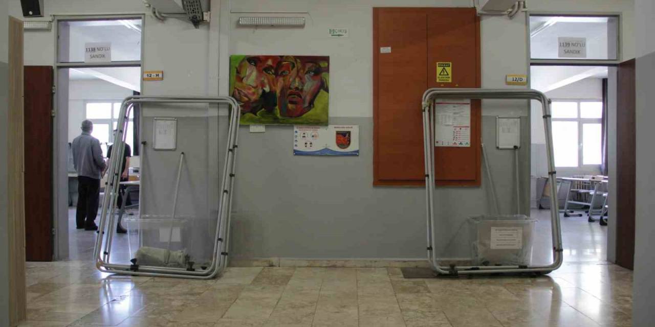 İzmir’de Seçim Sandıkları Kuruluyor