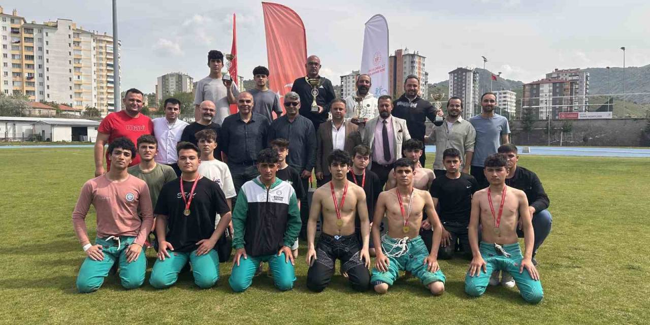 Kayseri’de Okul Müsabakalarında Bir İlk: Karakucak Güreş Müsabakaları Başladı