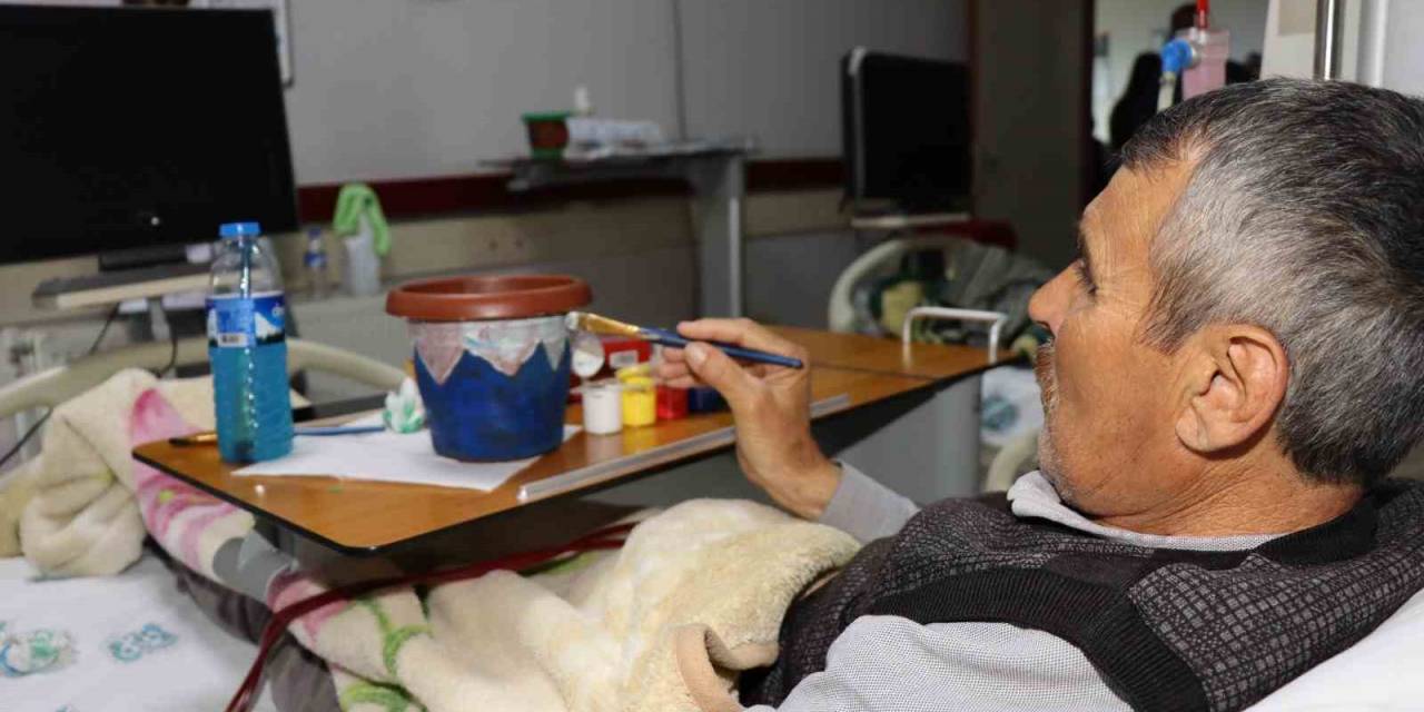 Diyaliz Hastaları Boyama Yaparak Keyifli Vakit Geçiriyorlar