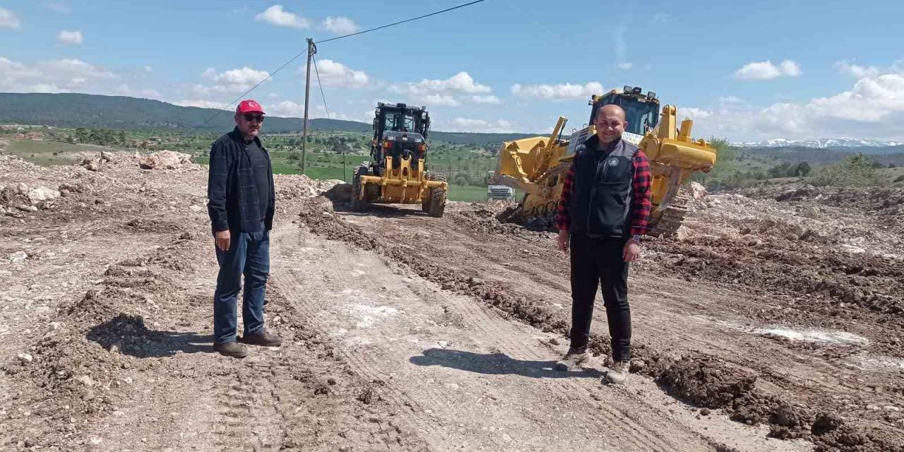 Çavdarhisar Yenicearmutçuk-ilcikören Köyleri Arasında Yol Onarım Bakım Çalışması