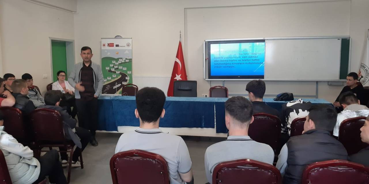 Kütahya’da Öğretmen Ve Öğrenciler Dolandırıcılık Konusunda Bilgilendirildi