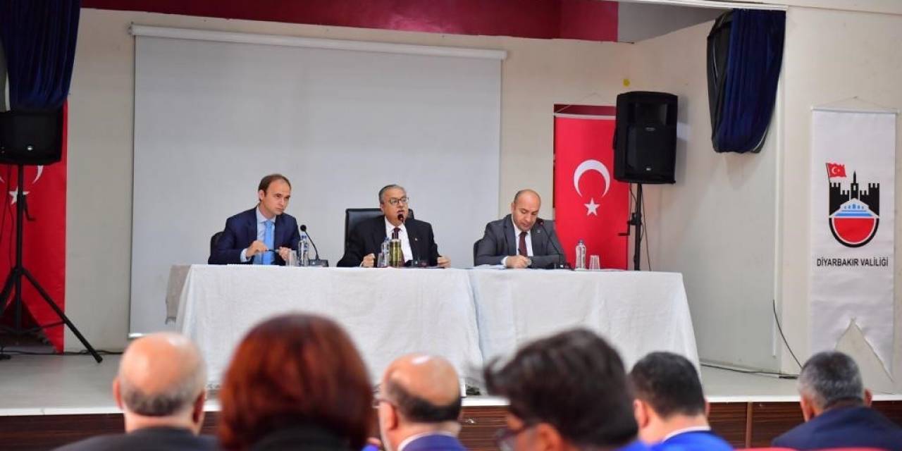 Vali Su, Hazro Muhtarlarıyla Bir Araya Geldi