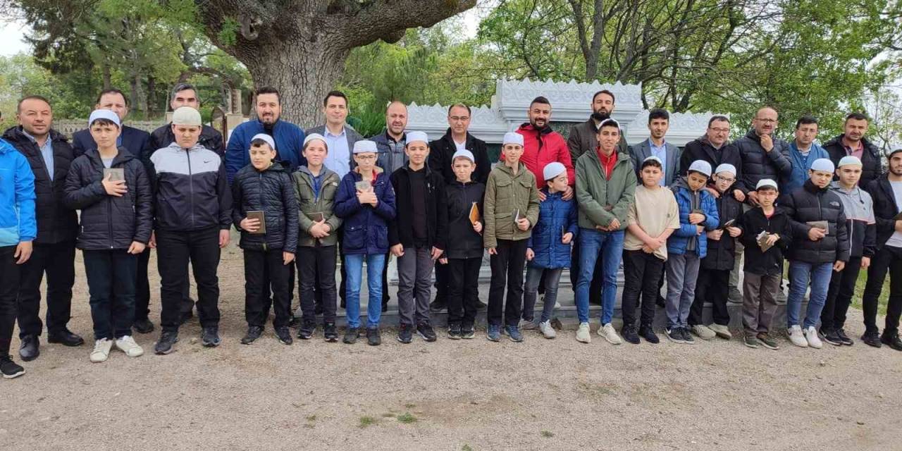 Simav’da Geleneksel Çevre Hatminde 30 Hafız Görev Aldı