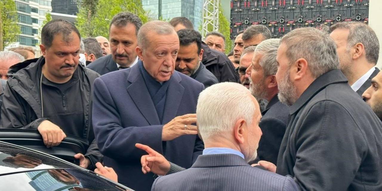 Azerbaycanlı Demir Ustasından Cumhurbaşkanı Erdoğan’a “zafer Kılıcı” Hediyesi