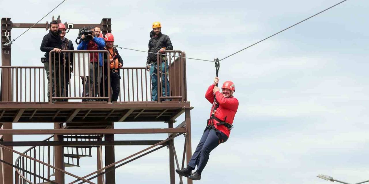 Bakan Varank, Havalara Uçtu