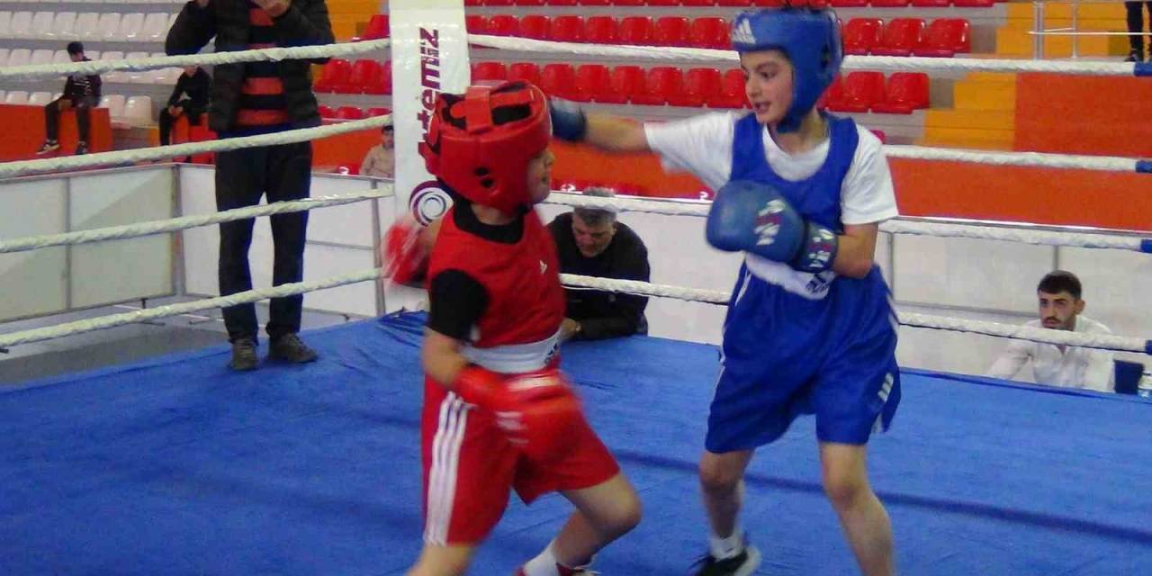 21 Torunlu İnci Nine Tekerlekli Sandalyeyle Torununu İzledi