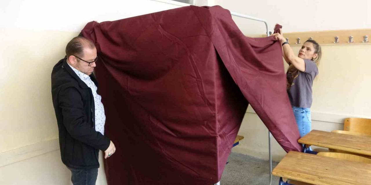 Seçime Saatler Kala Kocaeli’de Sandıklar Kuruluyor