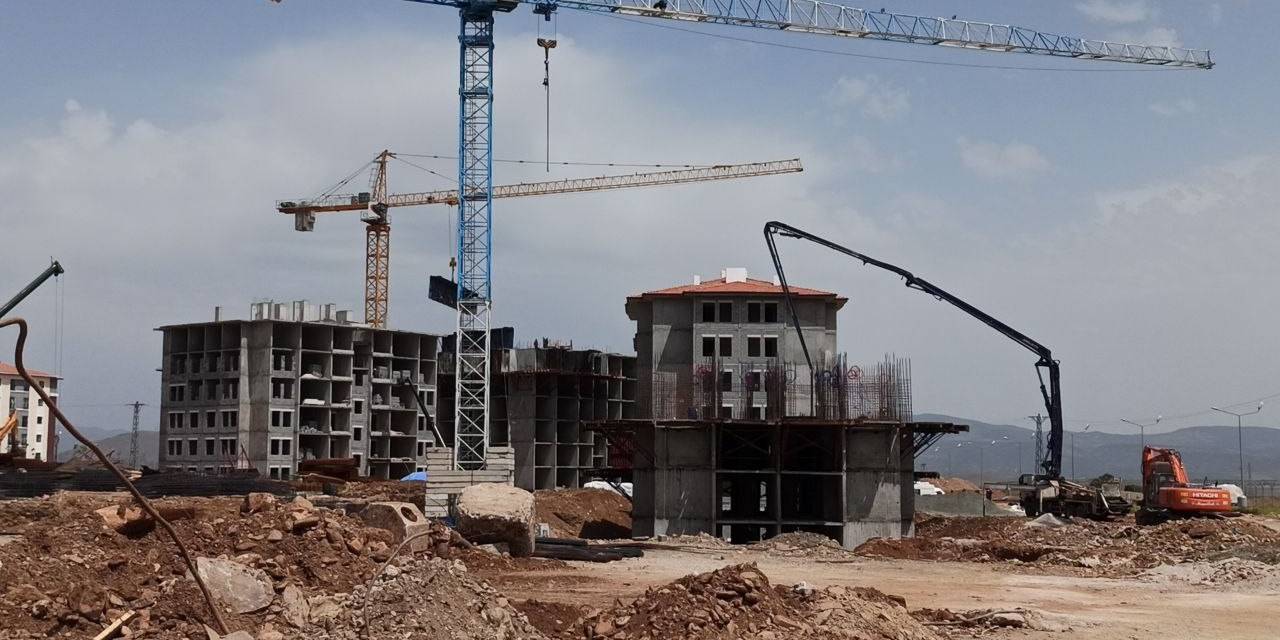 İslahiye’deki Deprem Konutları Hızla Yükseliyor
