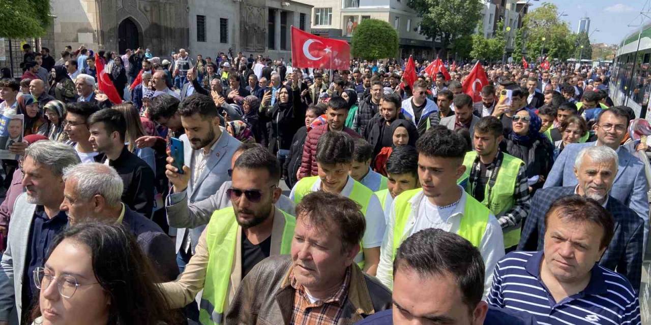 Ak Parti Konya Teşkilatı Seçim Çalışmalarını Yürüyüşle Tamamladı
