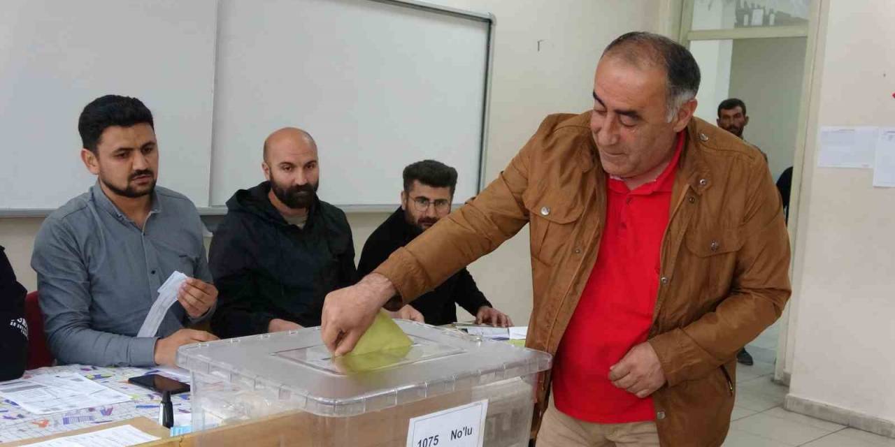 Van’da Oy Verme İşlemi Başladı